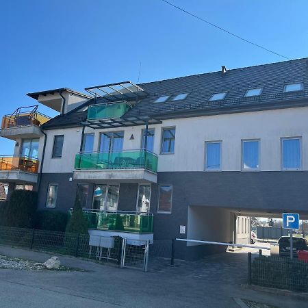 Azur Haz Gyoengyvirag Apartman Sárvár Εξωτερικό φωτογραφία
