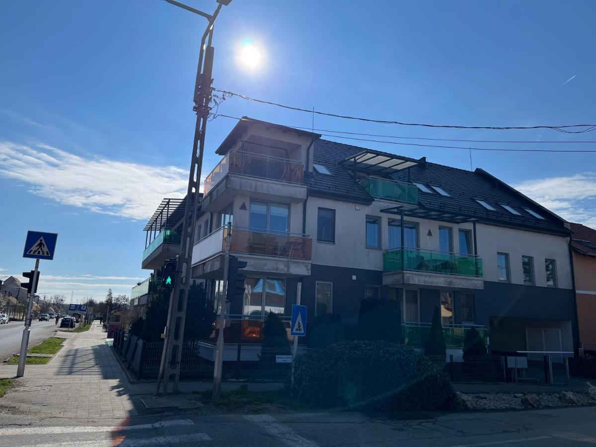 Azur Haz Gyoengyvirag Apartman Sárvár Εξωτερικό φωτογραφία